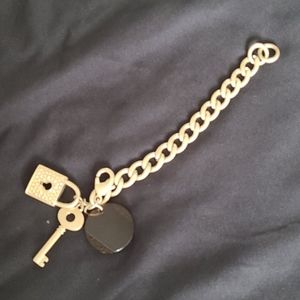 Ladies fashion bracelet